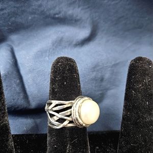 .925 Sterling silver and pearl ring